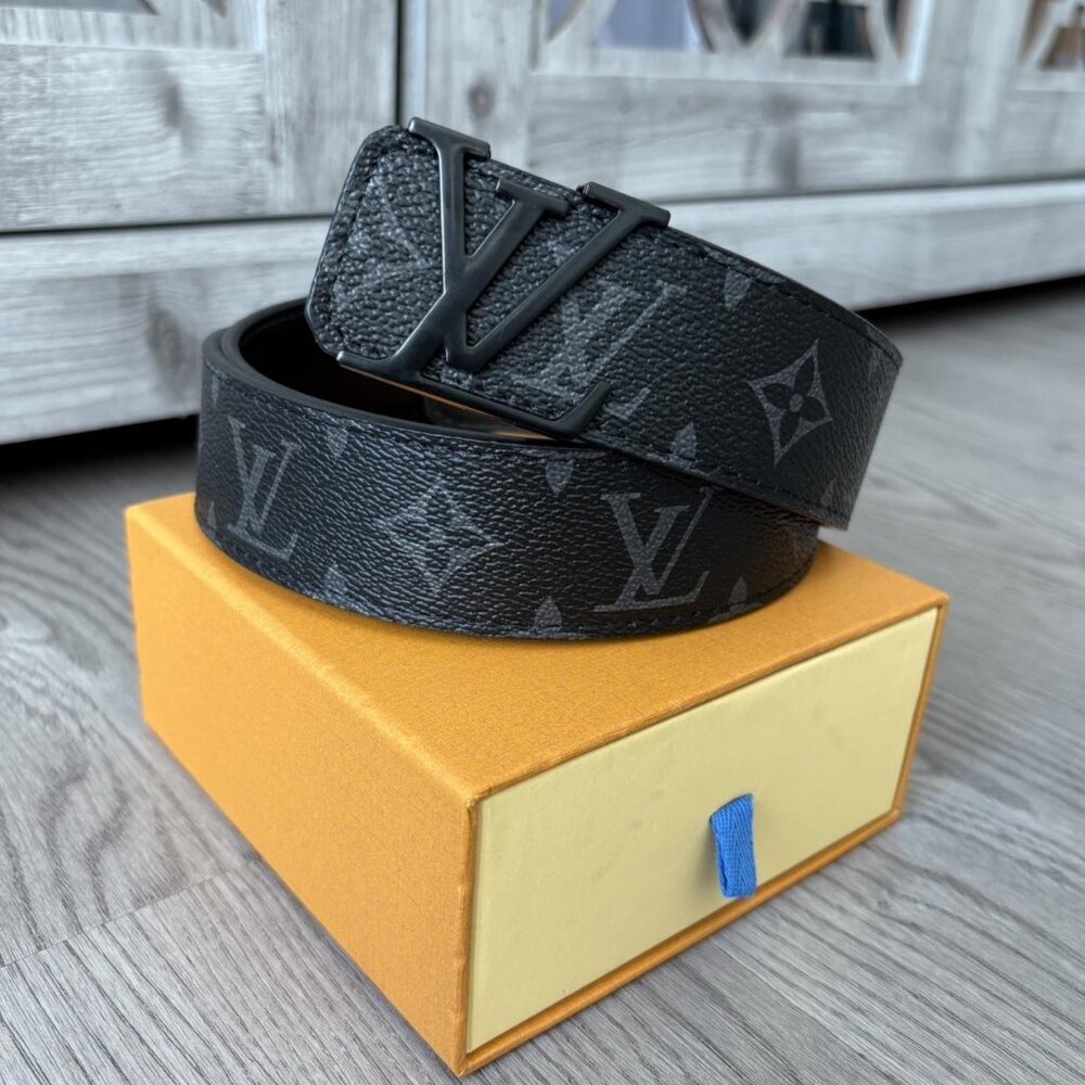 Louis Vuitton Men's Black Belt 100/40